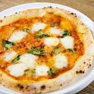 モッツァレラ／グラナパダーノ／バジル／トマトソース

