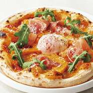 チーズ／季節野菜／生ハム／温度玉子／ピザソース