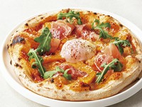 チーズ／季節野菜／生ハム／温度玉子／ピザソース