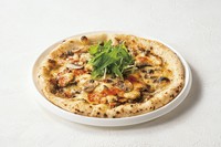 ［茨城県産霞浦牛使用］
ジューシーな牛ひき肉、きのこの旨味、チーズのコクがマッチした味わいです。