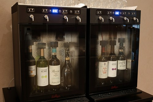 選りすぐりのワインをバイザグラスでどうぞ