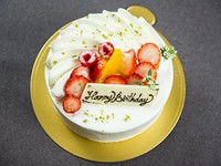 【料金】5号（15cm）￥5,000
【One Harmony会員価格】￥4,500
（各消費税込）
※季節によりフルーツが変わります。