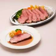 クリスマス限定のスペシャルエディションショートケーキ。
菊地農園の苺「とちあいか」と厳選した純生クリームを贅沢に重ね、
絶妙なバランスで仕上げた、パティシエの技が光る極上の苺ショートケーキ。　