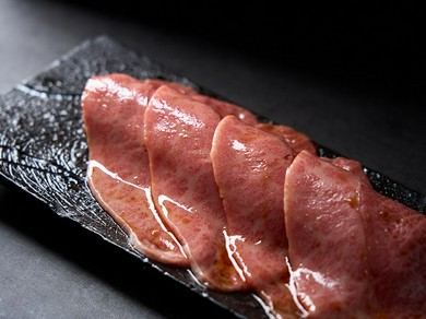 おいしい焼肉でスマートにエスコートし、彼女の心を掴んでみては