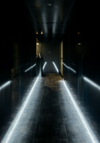 近未来的なエントランス