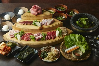 圧巻！巨大な肉タワーで出てくるお肉に絶品！このお値段で、このコストパフォーマンスは大将軍だけです。