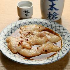 ピリ辛な味付けが濃厚な味わいにアクセントをプラス『焼きふぐ』