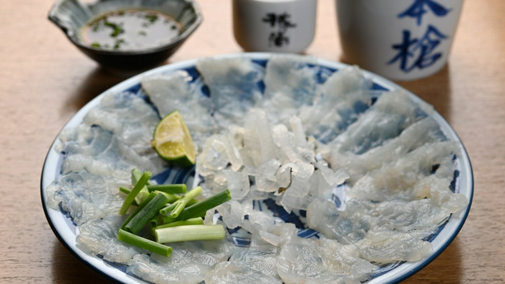 各地の漁場で水揚げされたとらふぐをいけすで管理