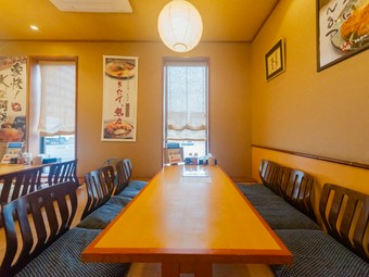 最大77名までOK！幅広い用途で使える小上がり席もあり