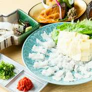 当店では四季折々の旬の食材を使用したお料理をお楽しみいただけます。春には「筍」、夏～秋にかけては「鱧」、寒い冬の時期には「ふぐ」などが味わえます。