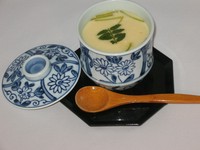 銀杏・百合根・鰻等を使った具沢山の茶碗蒸しです。