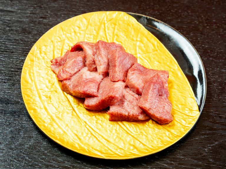 一度食べれば病みつきになる！新鮮で希少な『厚切りタン塩』