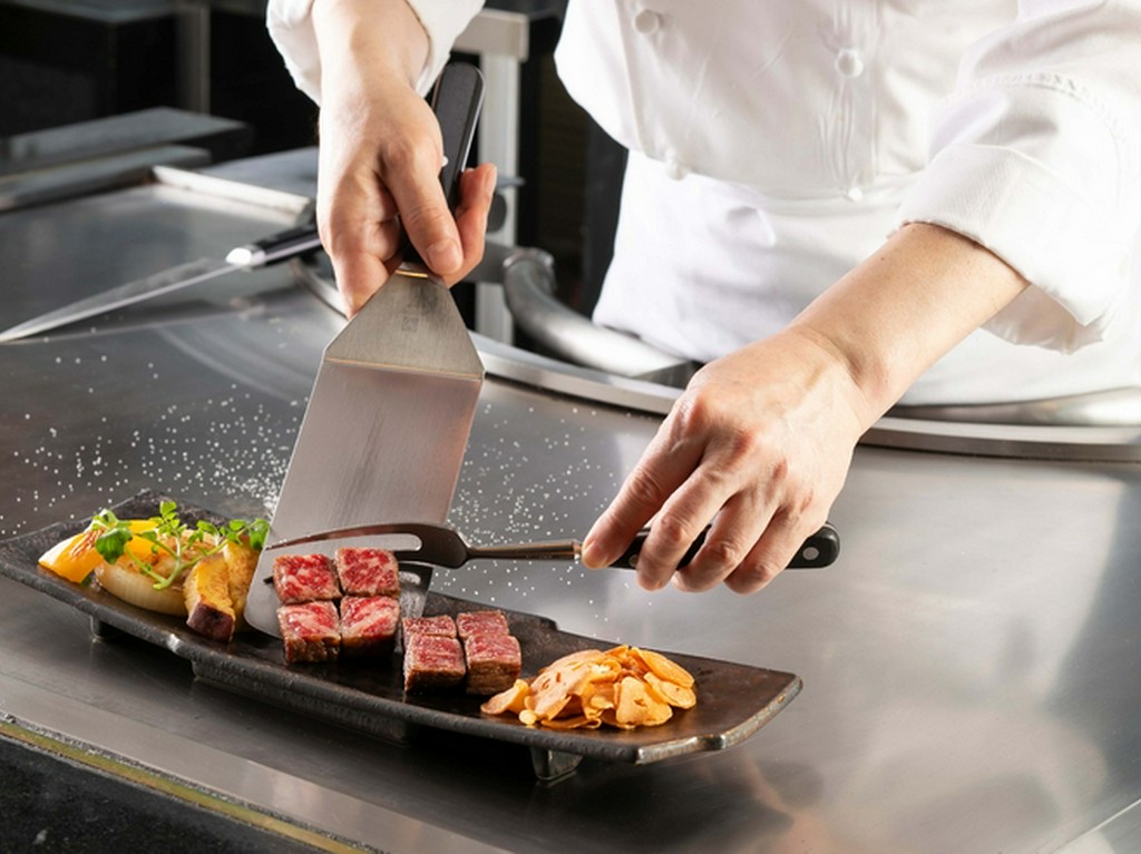 厳選食材の旨みが凝縮された鉄板焼で特別なひと時を