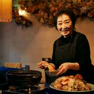 日々の料理はすべて記録しており、好みや前回提供した料理などを考慮し、本日の献立を組み立てています。予約時に予算のみを伝え、料理は“おまかせ”する方も多いことからも、ゲストから寄せられる信頼が伺えます。