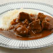 この一皿が目当てという人も多い『ビーフカレー＆ライス』