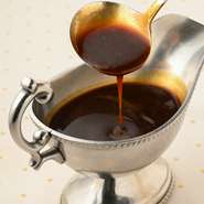 絶妙なバランス感覚で完成へと導いている『デミグラスソース』