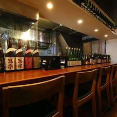 カウンターでゆったりと大人のデートを満喫