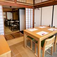 1階はカウンター席や小上がり座敷があり、デートやちょっとした集まりにオススメ。2階には個室が2部屋あるので、法事などの集まりや接待などに最適です。さまざまなシーンで利用したい一軒です。