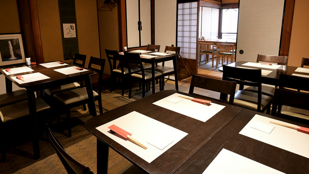 各種宴会に最適。最大24名まで対応可能な2階テーブル席