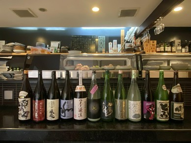 全国各地より仕入れる、季節ごとに変わる地酒や焼酎