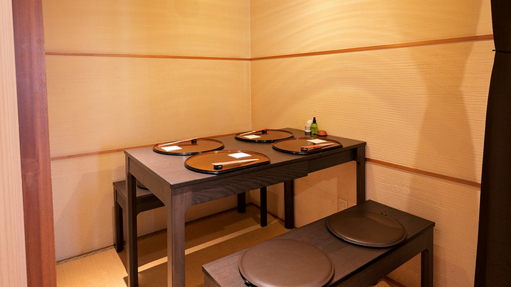 大切な方との会食やビジネスの接待に。落ち着きのある和空間