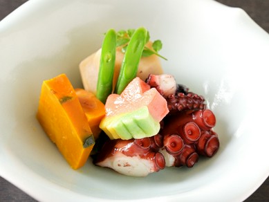 たこの旨みが凝縮して、やわらかい食感に。年配の方も安心、定番人気のおばん菜『たこ柔らか煮』