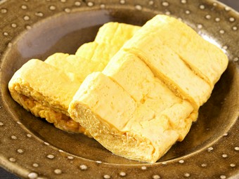 絶妙な味わいと焼き加減。リピーターの多い逸品『歩荷さんの平飼い自然鶏の出汁巻玉子』