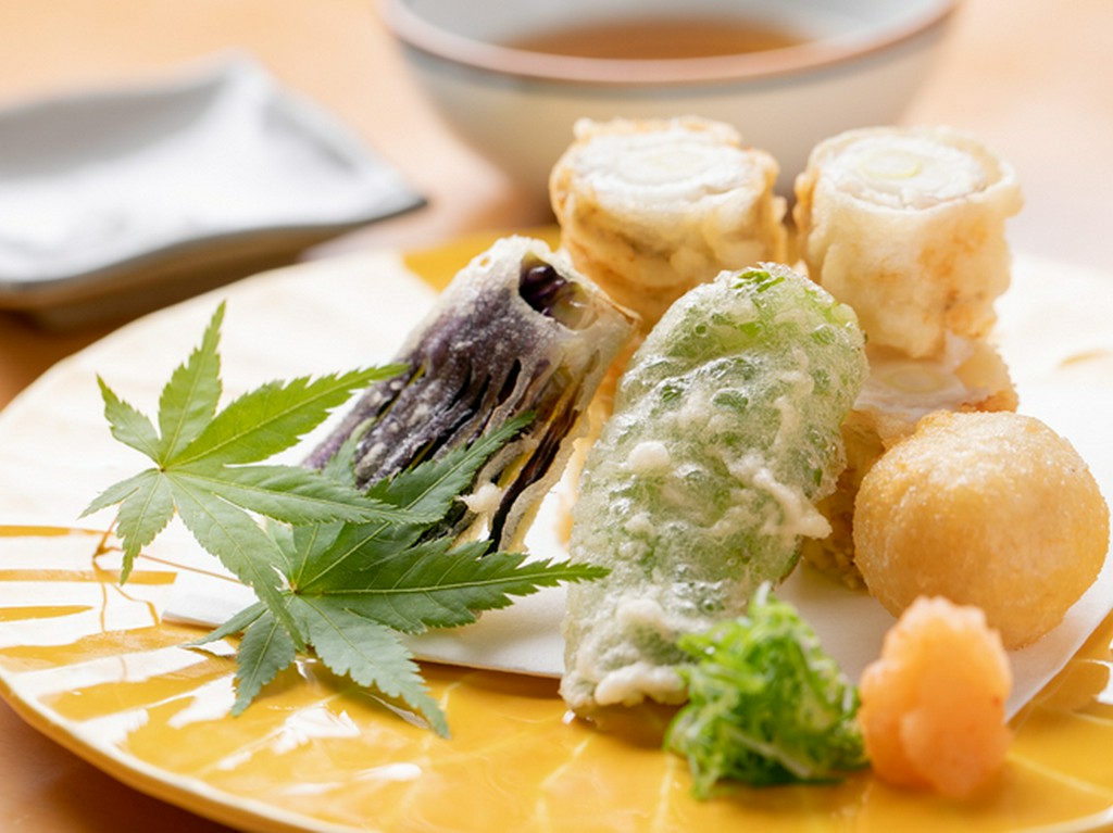 薄衣に旨みをギュッと閉じ込めた『揚げ物　天婦羅』