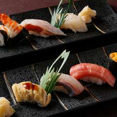 特別感のある10席の寿司カウンターで味わう『寿司コース　鮮魚握り寿司』
