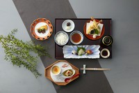 ・季節の小鉢
・お造り三種盛り合わせ
・茶碗蒸し
・天ぷら盛り合わせ
・お味噌汁
・ご飯
・デザート

※2026.6より4900円
