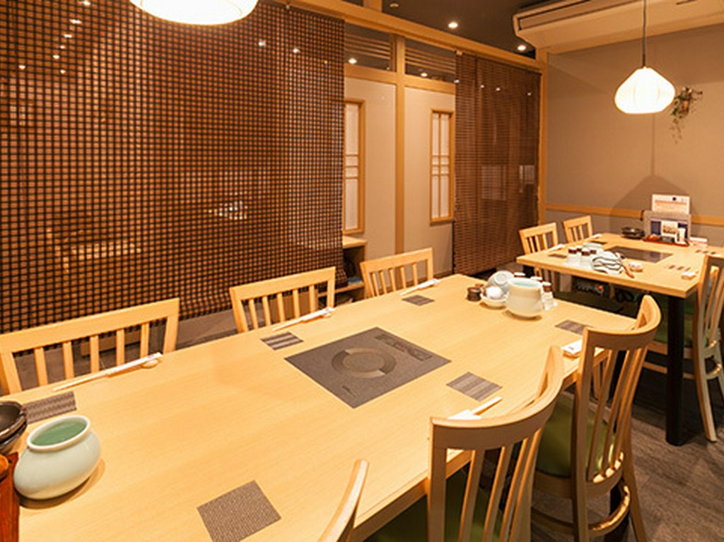 素材・空間に自信あり。大切なビジネスシーンにも頼もしい存在