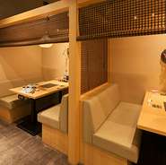 イチオシ料理をたっぷりと楽しめるコース料理も必見。店内には小・中規模の会食・宴会に対応可能な半個室を多数完備、気軽に立ち寄れる駅直結の好立地で、幅広いシーンに活躍してくれます。