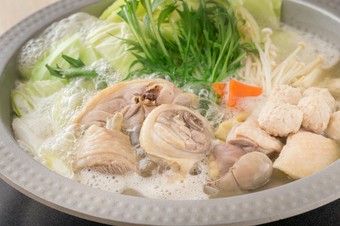 焼・揚・蒸、そして水たき。多彩な味わいを楽しめる『華味鳥』