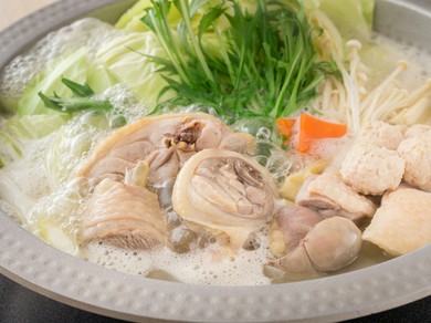 焼・揚・蒸、そして水たき。多彩な味わいを楽しめる『華味鳥』