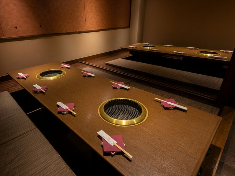 店の奥に設けた、最大20名まで利用できる掘りごたつ席