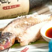 沖縄県魚グルクンの唐揚げ！骨までサクサクいけちゃいます！
