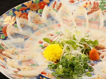 ＜【鹿六】だけの味！＞イカの甘みを実感できる　鹿六オリジナル『イカの叩き』