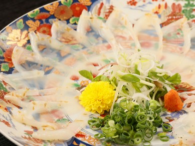 ＜【鹿六】だけの味！＞イカの甘みを実感できる　鹿六オリジナル『イカの叩き』