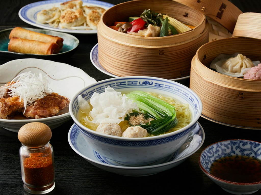 点心も一品料理も楽しめる。ボリューミーな『コース』