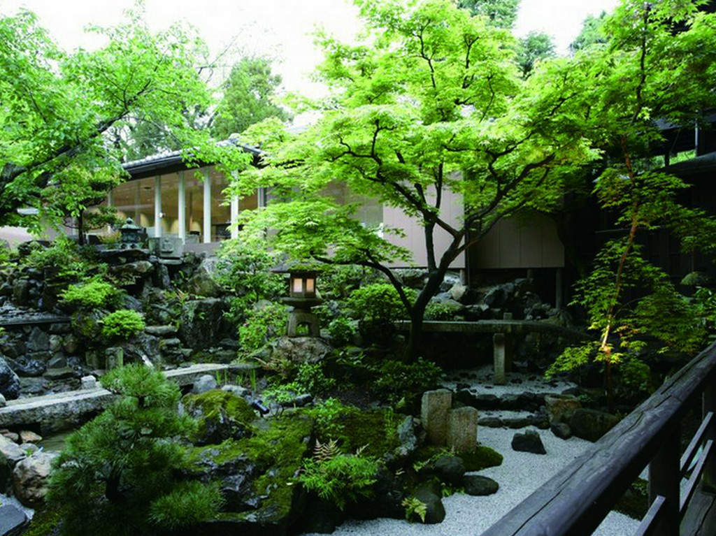 美しい日本庭園を眺めつつ、ゆったりとしたひと時を過ごせる場所