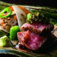 京都で育まれる京野菜、夏を代表する食材の鱧など優美な日本料理を支えてくれるのが厳選された素材。一つ一つ目利きされた食材が、季節のおいしさとしてさらにおいしく昇華されていきます。