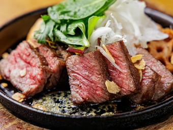 芳醇な香りが口の中いっぱいに広がる、人気の逸品『特選　神戸ビーフ　サイコロステーキ』