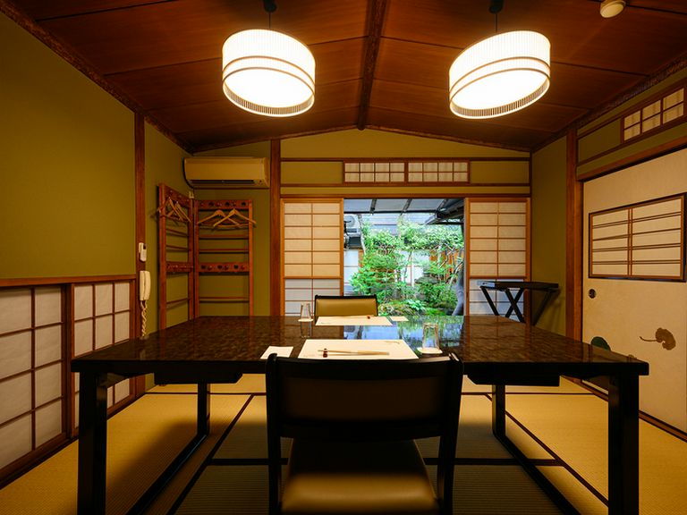 洗練された空間と江戸前の天麩羅でワンランク上のおもてなし