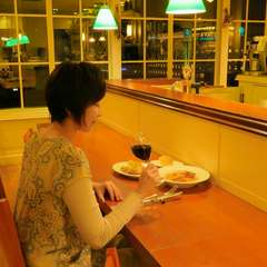 お一人の時間を楽しんでいただく為の接客を心掛けております。
