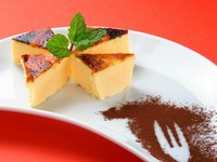 冷し凍らせたカスタードプリンでカリッと香ばしいカラメルがおいしいです。