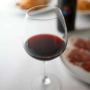 ＜Gricia Carrion＞
（赤）テンプ　ラニーリョ　ミディアム
（白）アイレン　辛口

グラス　各660円