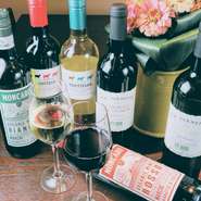 ＜Monte Marche Organo＞
（赤）サンジョベーゼ　モンテプルチアーノ　ミディアム
（白）トレビアーノ　パッセリーナ　辛口

グラス　各770円／フルボトル　