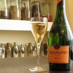 ＜Valdi Vieso Brut＞
白・辛口

グラス　770円／ハーフボトル　1650円／フルボトル　2860円