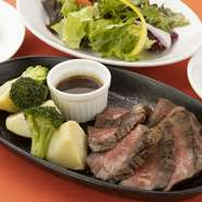 北海道産牛肉赤身の旨み
北海道産小麦配合パン（フォカッチャ）・サラダ付
※ライスのご用意もございます（大盛も同額）