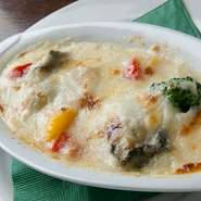 北海道産小麦の自家製パン・サラダ付